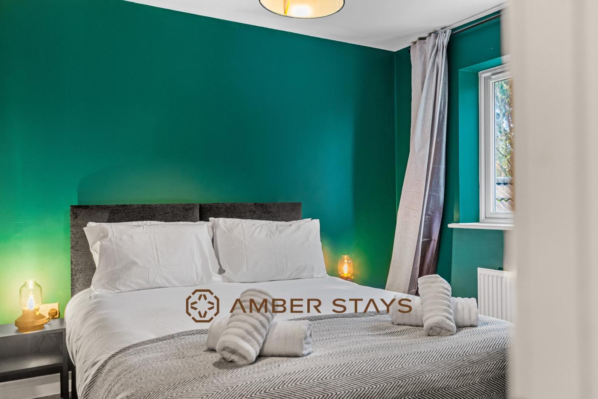 Spacious 5 Bed House In Reading By Amber Stays, Perfect For Business & Contractors, Sleeps 12! Esterno foto