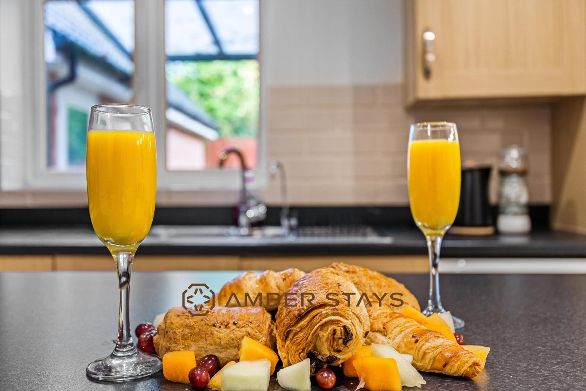 Spacious 5 Bed House In Reading By Amber Stays, Perfect For Business & Contractors, Sleeps 12! Esterno foto