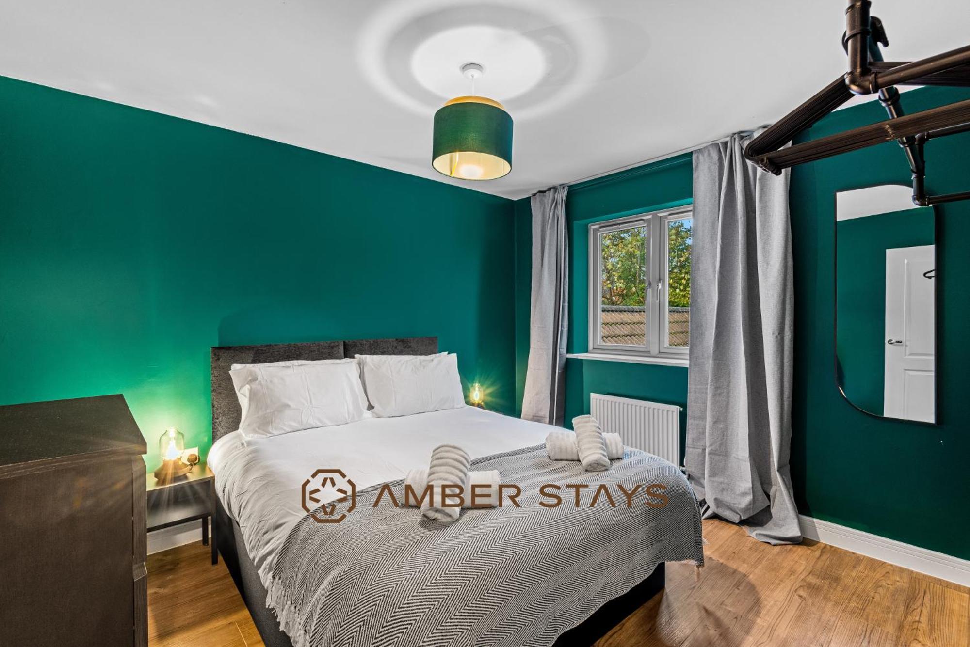 Spacious 5 Bed House In Reading By Amber Stays, Perfect For Business & Contractors, Sleeps 12! Esterno foto