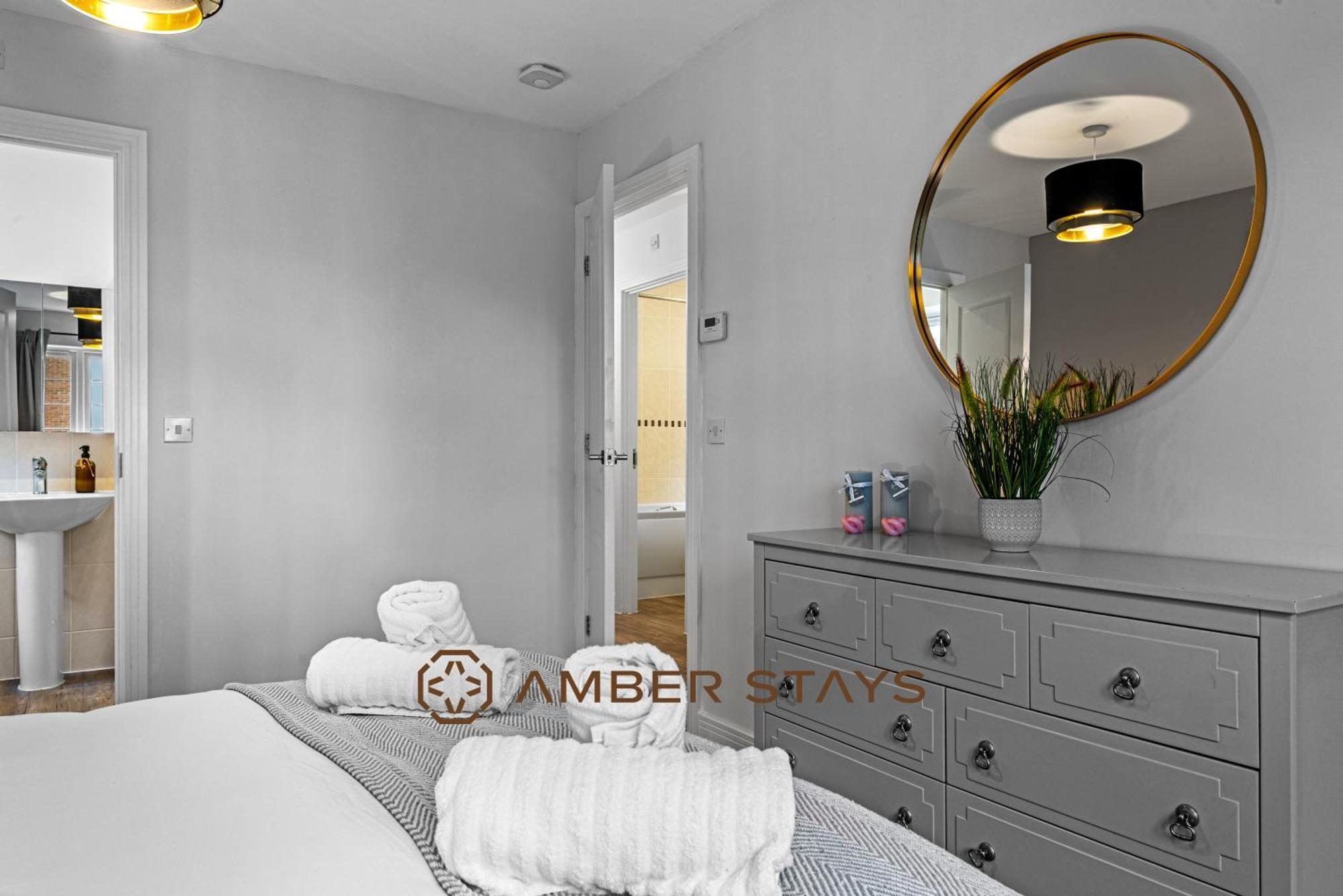 Spacious 5 Bed House In Reading By Amber Stays, Perfect For Business & Contractors, Sleeps 12! Esterno foto