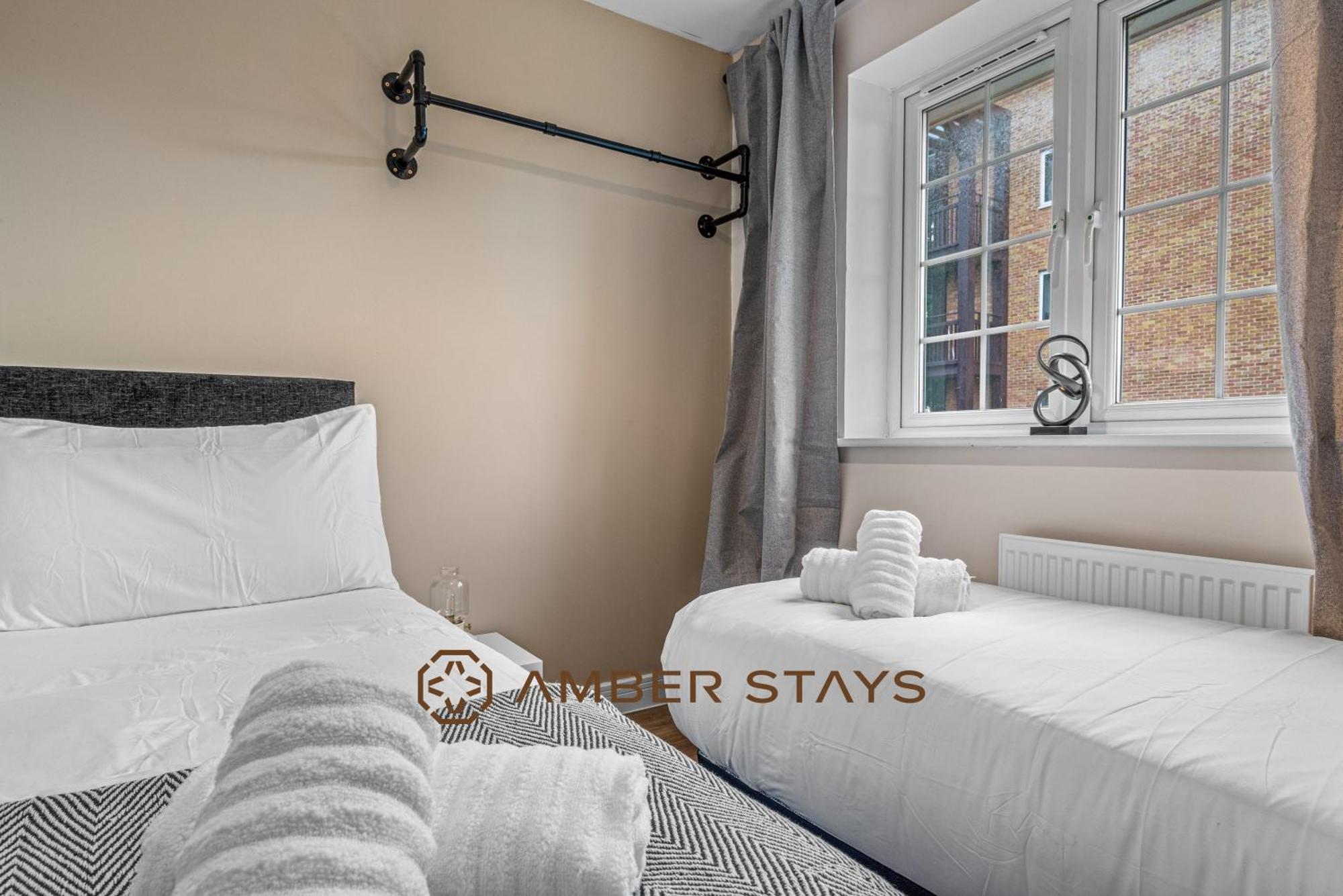 Spacious 5 Bed House In Reading By Amber Stays, Perfect For Business & Contractors, Sleeps 12! Esterno foto