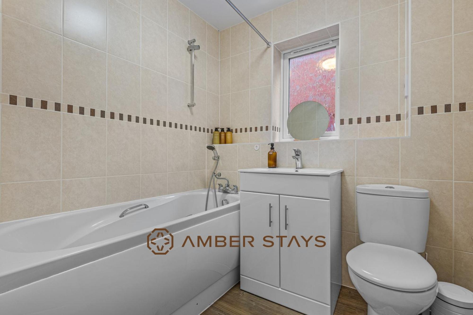 Spacious 5 Bed House In Reading By Amber Stays, Perfect For Business & Contractors, Sleeps 12! Esterno foto
