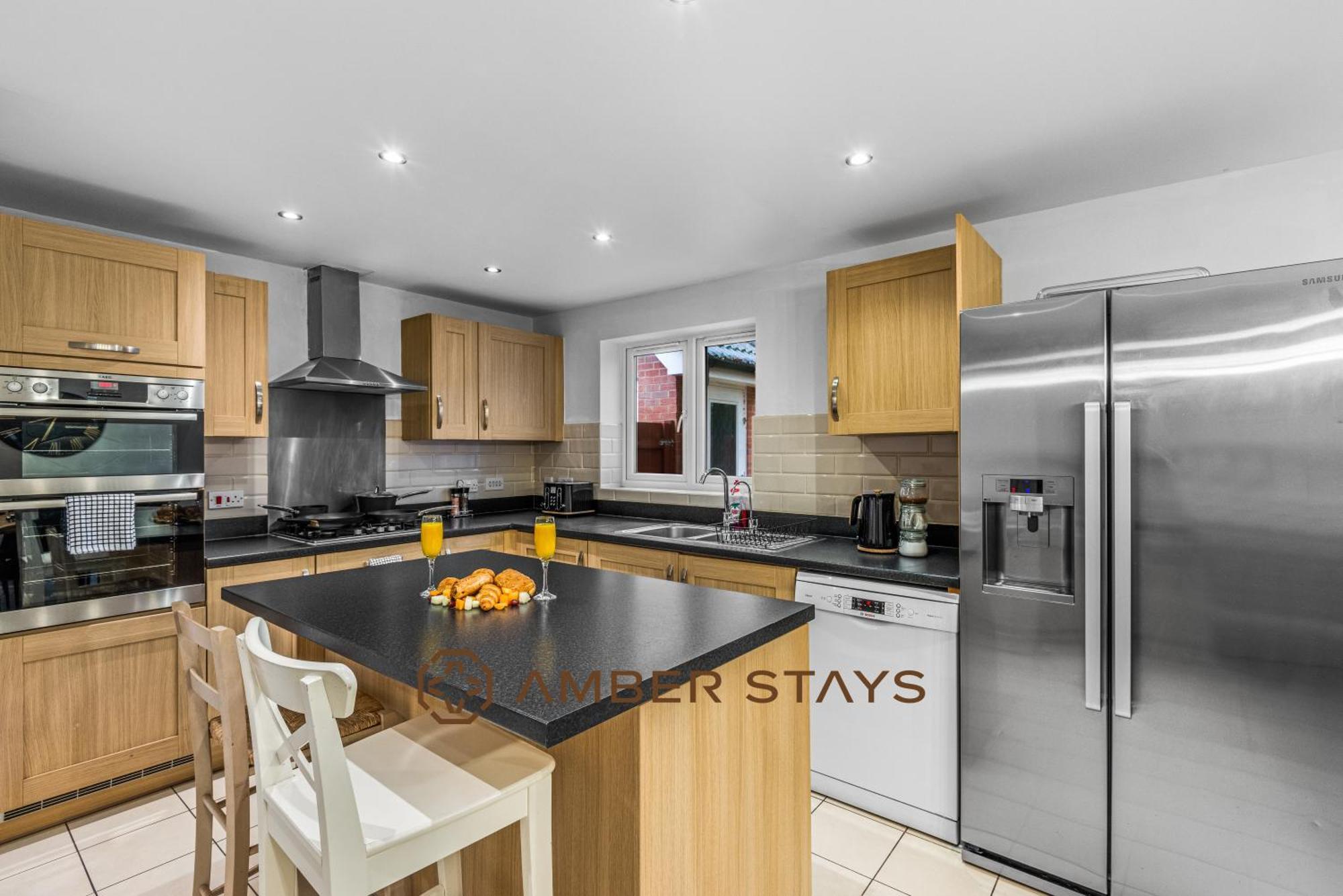 Spacious 5 Bed House In Reading By Amber Stays, Perfect For Business & Contractors, Sleeps 12! Esterno foto