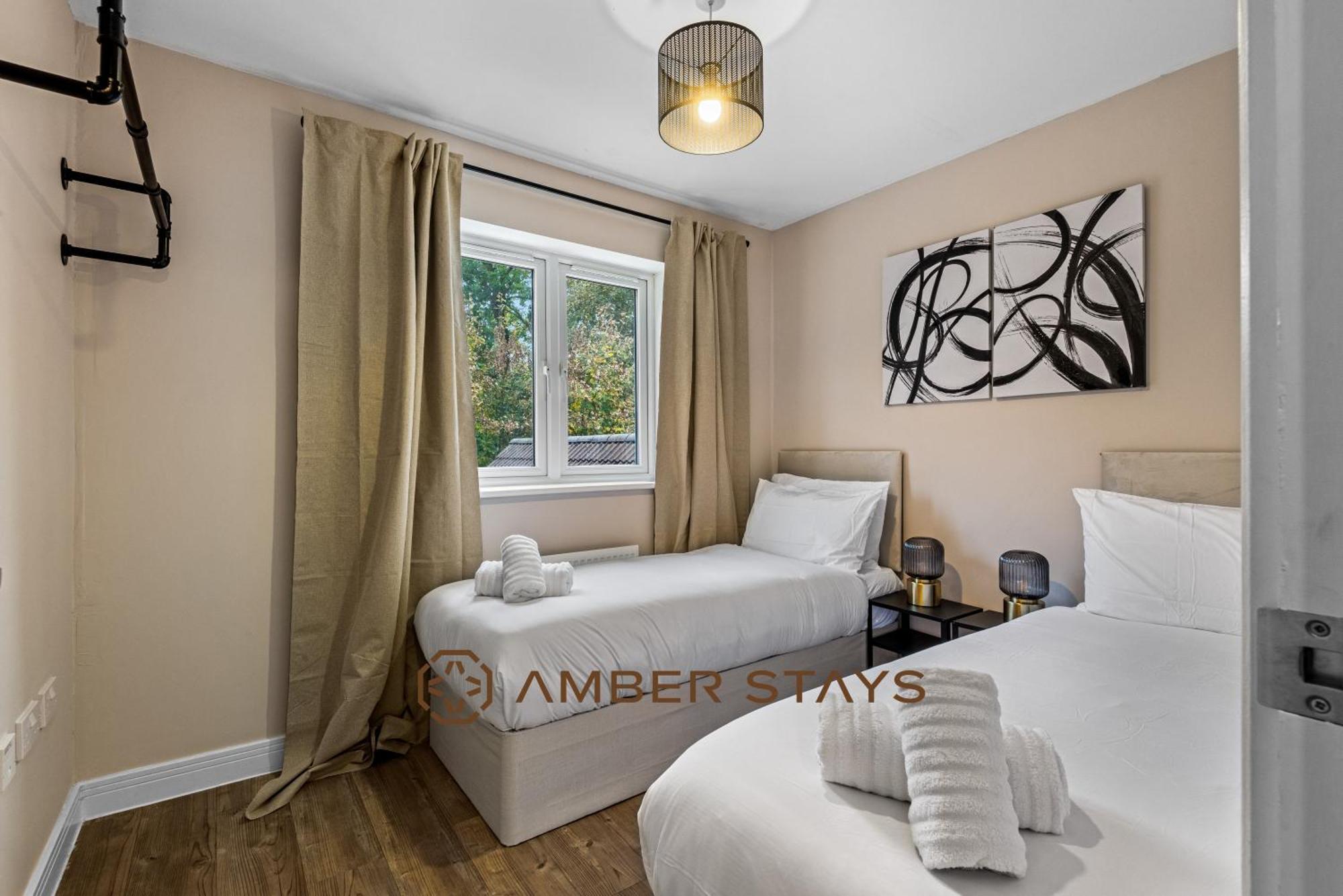 Spacious 5 Bed House In Reading By Amber Stays, Perfect For Business & Contractors, Sleeps 12! Esterno foto
