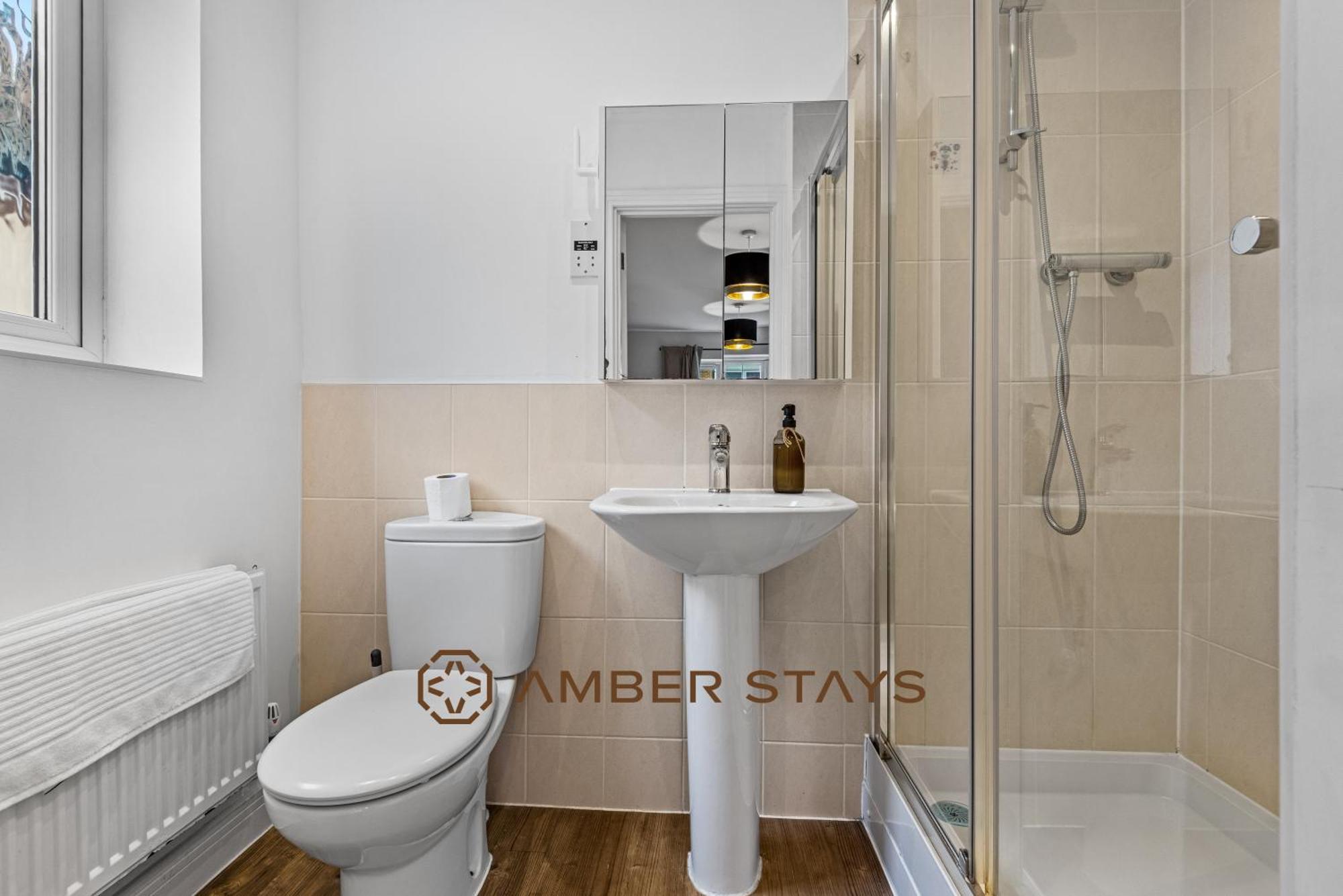 Spacious 5 Bed House In Reading By Amber Stays, Perfect For Business & Contractors, Sleeps 12! Esterno foto